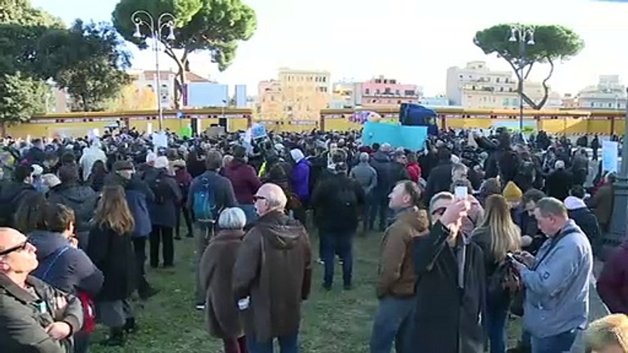 'Sardinen'-Protest: Zehntausende in Rom gegen Rechtsextremismus auf der Straße