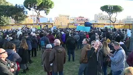 "Sardinen"-Protest: Zehntausende in Rom gegen Rechtsextremismus auf der Straße