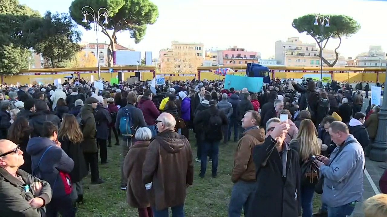 'Sardinen'-Protest: Zehntausende in Rom gegen Rechtsextremismus auf der Straße
