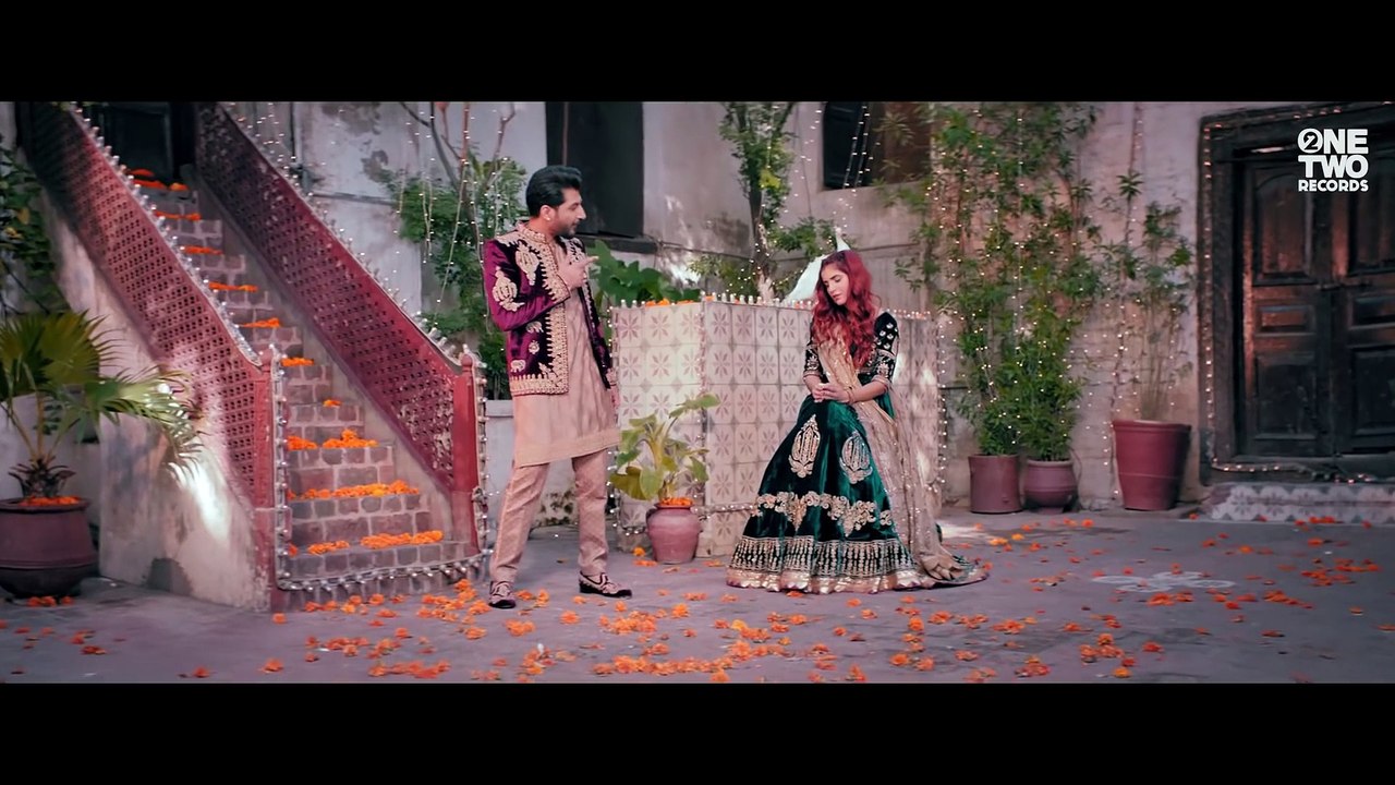 Baari by Bilal Saeed and Momina Mustehsan  Official Music Video _ Latest Song 2019