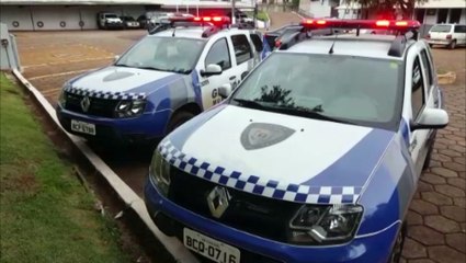 Após ameaçar mulher com arma, homem é detido com simulacro e maconha