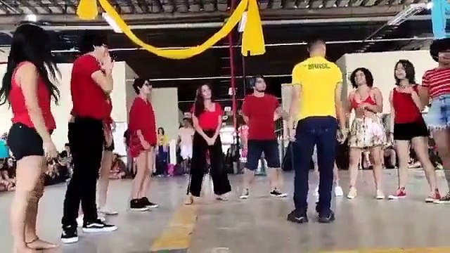 Alunos da Escola Técnica de Campinas Etecap fazem peça simulando assassinato do presidente Bolsonaro.