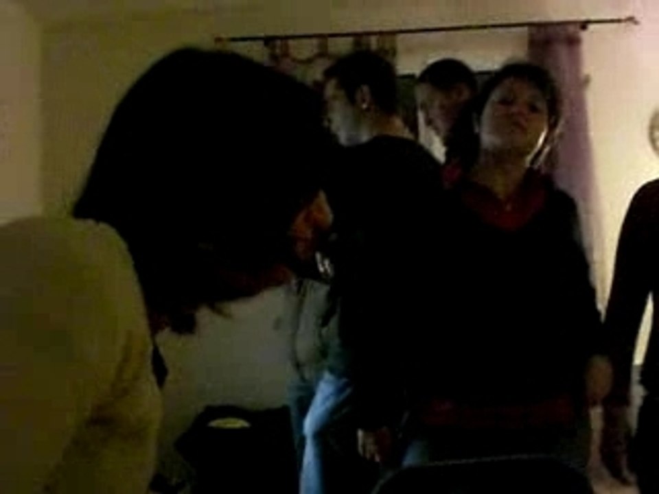 Hélène danse sur Parle à ma main !!!