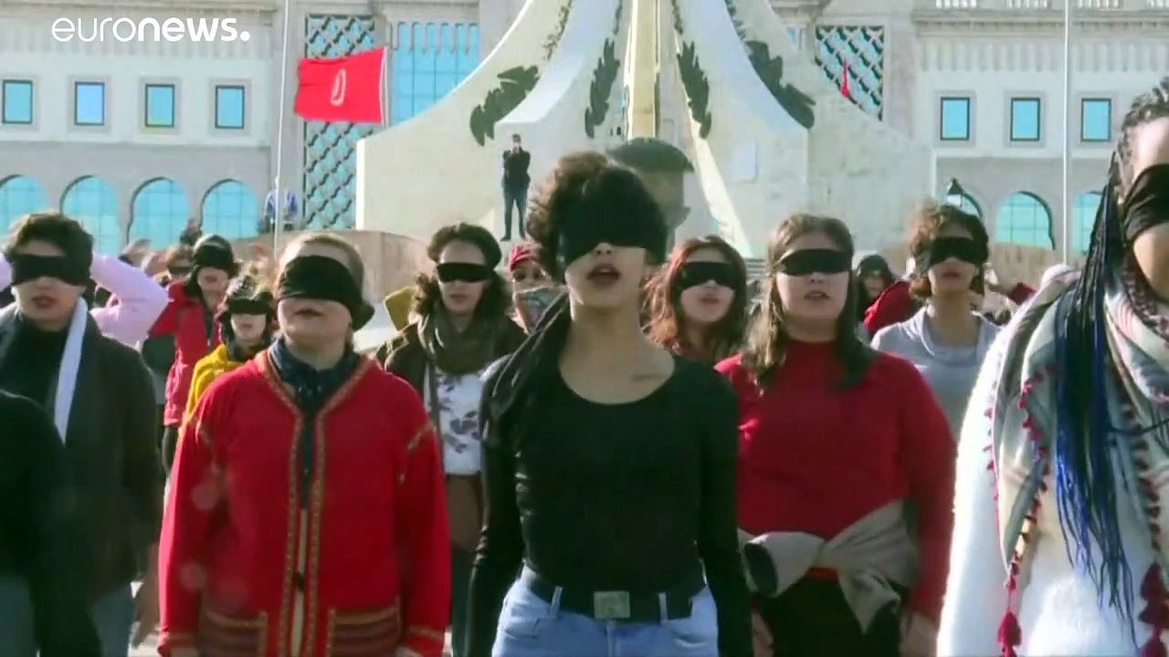 فيديو: "تحرش اغتصاب إفلات من عقاب".. تونسيات يغنين بالعربية "مغتصب في طريقك" ومن تشيلي بدأ المشوار