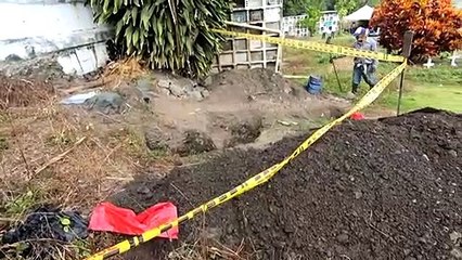 انتشال جثث مدنيين قتلهم الجيش خلال النزاع من حفرة جماعية في كولومبيا