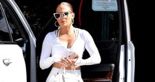 Beyaz tayt giyen Jennifer Lopez, kusursuz fiziği ile hayran bıraktı