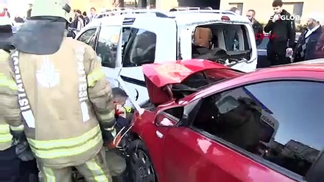 Ümraniye'de otomobil park halindeki araçların arasına daldı: 5 yaralı