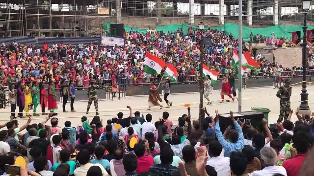 WAGAH BORDER - Side by Side Comparison of Pakistan vs India Borders!