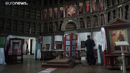 Freiwillige retten russische Holzkirchen vor dem Verfall