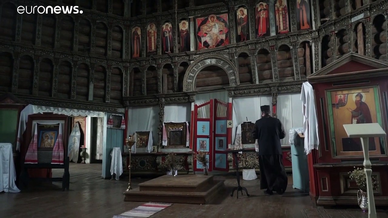 Freiwillige retten russische Holzkirchen vor dem Verfall