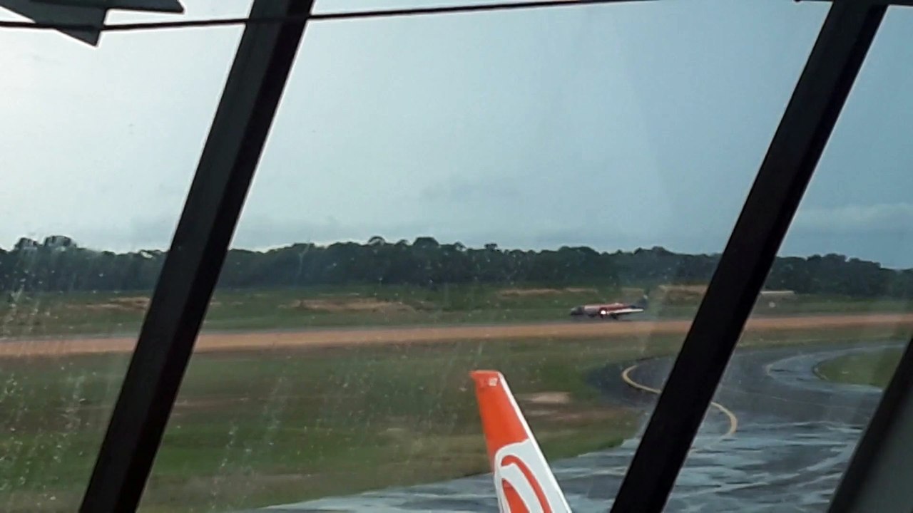 [SBEG Spotting]Embraer 195 PR-AUQ pousa em Manaus vindo de Tabatinga