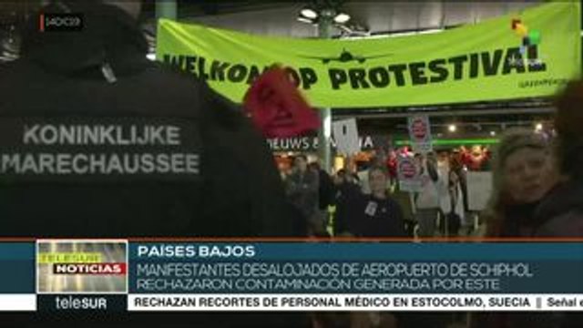 Países Bajos: desalojan a activistas medioambientales de aeropuerto