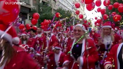 Γέμισαν Αγιοβασίληδες οι δρόμοι της Αθήνας