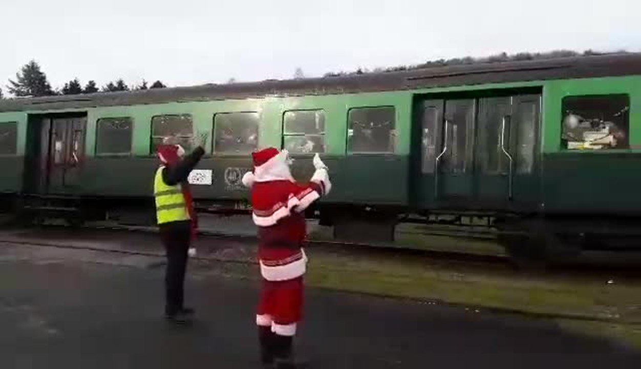 Viroinval: le train du Père Noël au CFVV