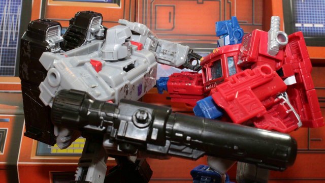 TRANSFORMERS: SIEGE | EPISODE 2 | OPTIMUS PRIME VS MEGATRON [WFC TRILOGY]