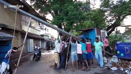 Indian workers devise an excellent hack to erect a heavy concrete pole