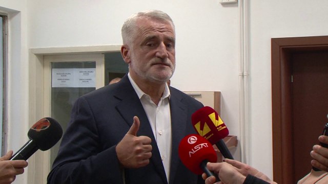 Албанските опозициски партии се против една изборна единица а за отворени листи