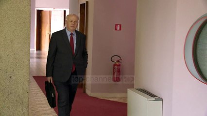 I largoi Vettingu, por duan benefite/ 4 gjyqtarë të lartë kërkojnë 2 paga dhe 50% të rrogës