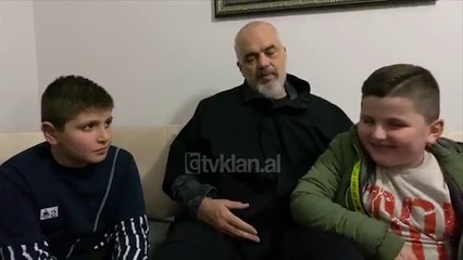 Rama viziton familjet e strehuara pas termetit