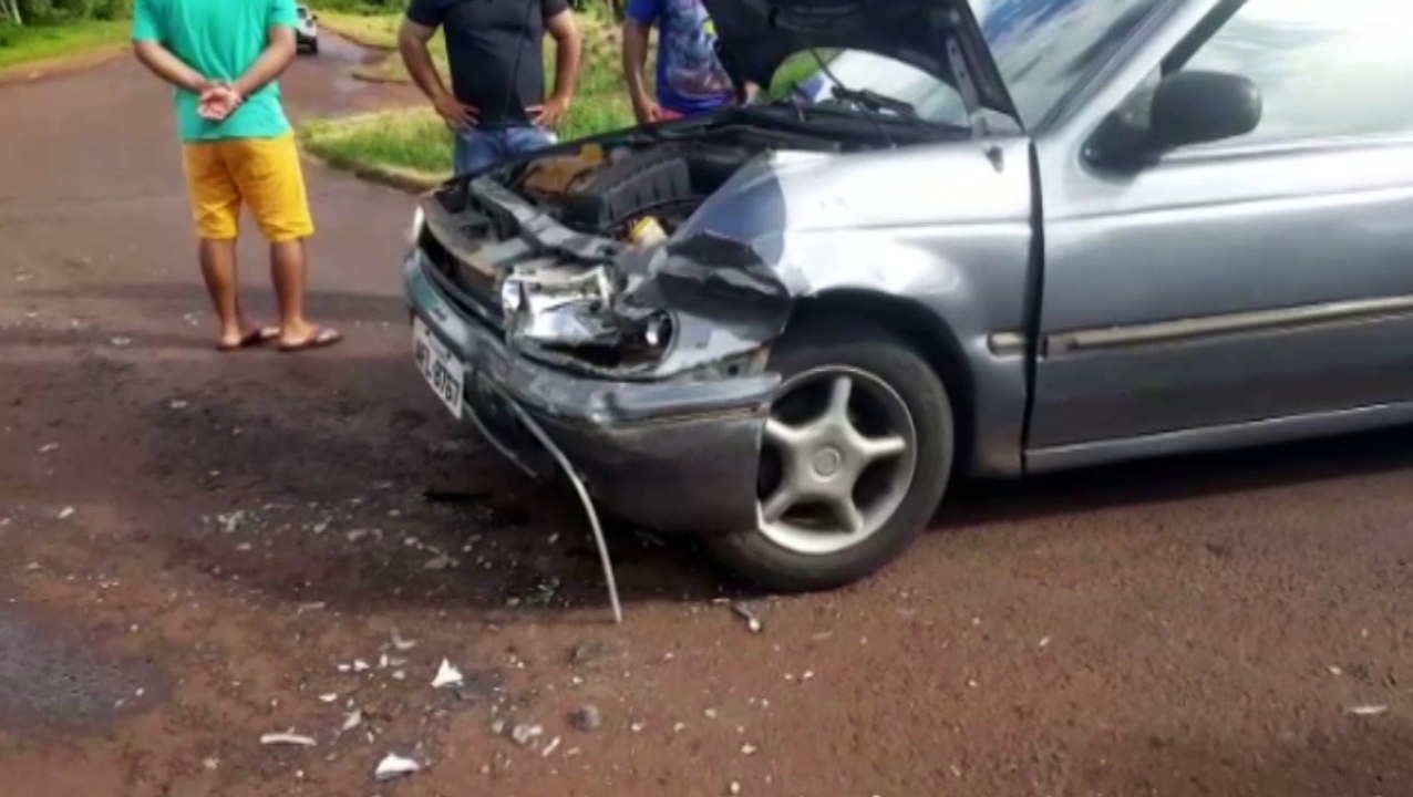 Forte batida envolve Astra e Logus no Interlagos