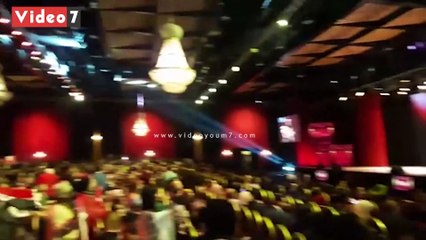 أغانى Merry Christmas وديسباسيتو على مسرح منتدى شباب العالم