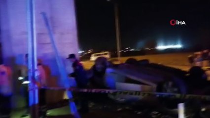 Antalya'da kaldırıma çarpan araç takla atarak beton bloklara çarptı:5 yaralı