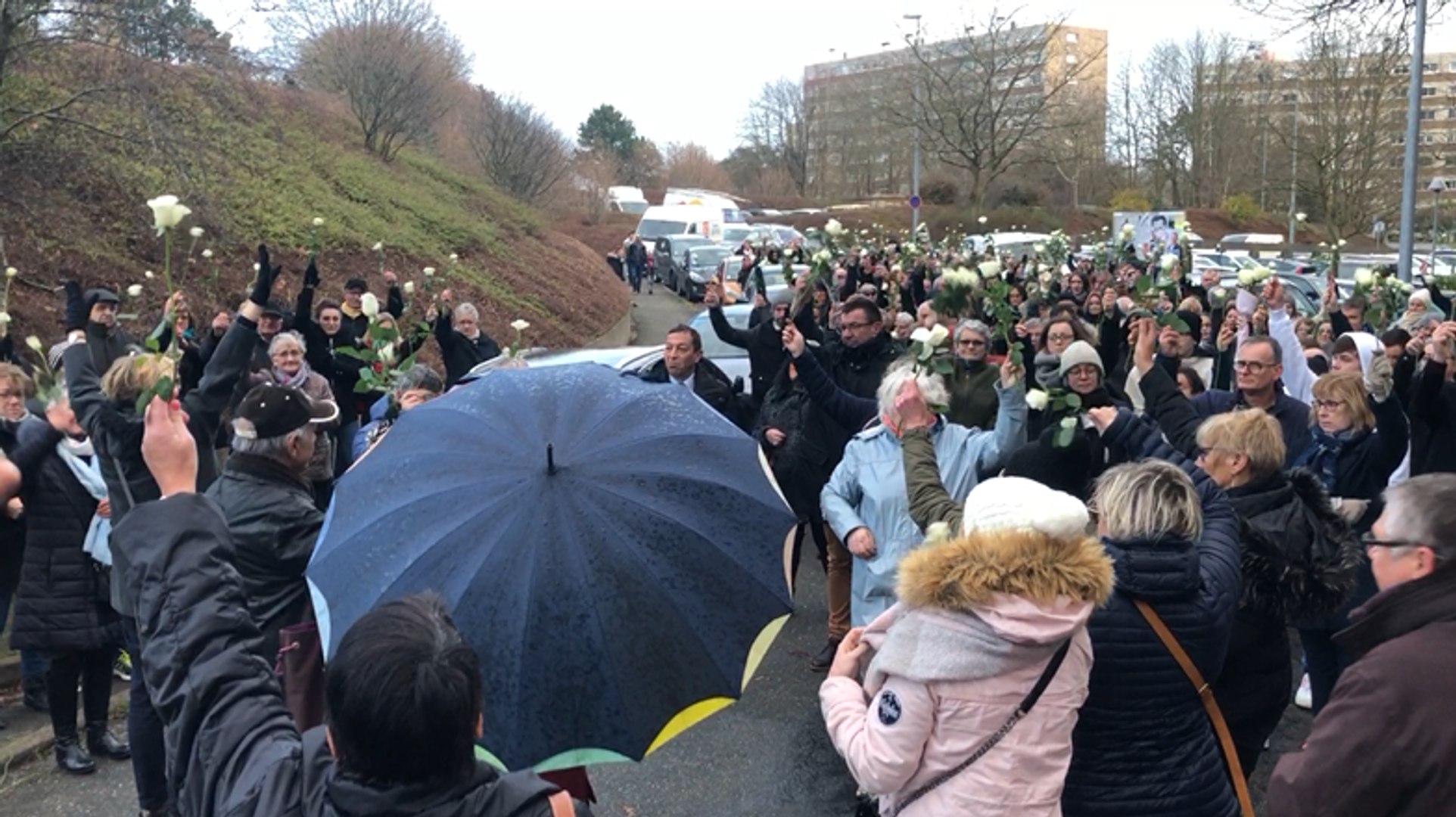 Marche Blanche Pour Les Jumeaux Tués 300 Personnes Ce Dimanche Après Midi à Brest