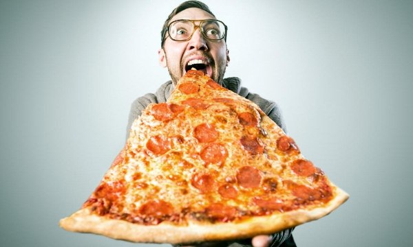 La forma guay de zamparse una pizza... según los científicos