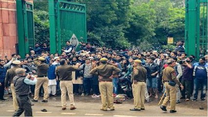 #CAAProtests: South Delhi turns battlefield as police, students clash at Jamia University