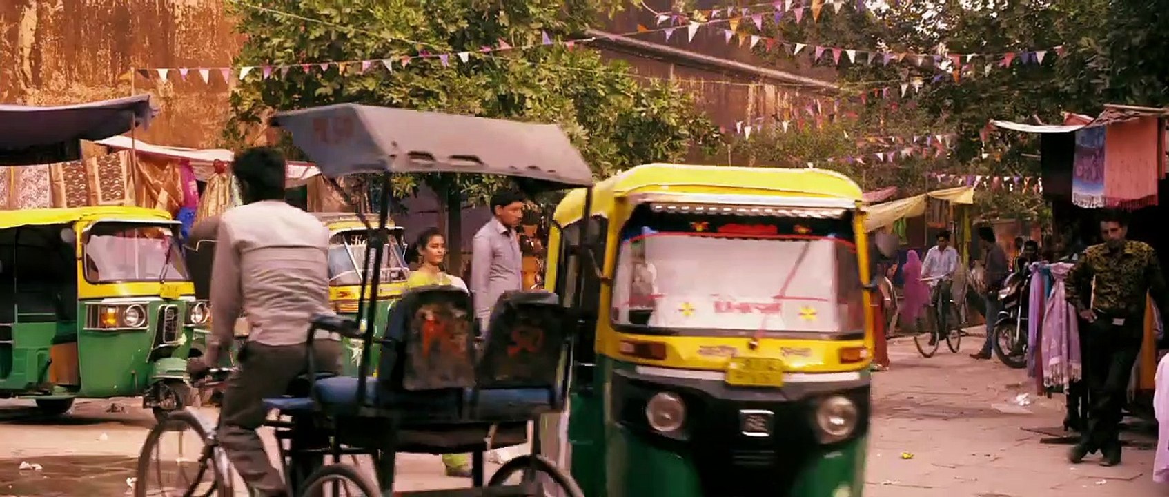 The Second Best Exotic Marigold Hotel Official Trailer (2015) Judi Dench HD