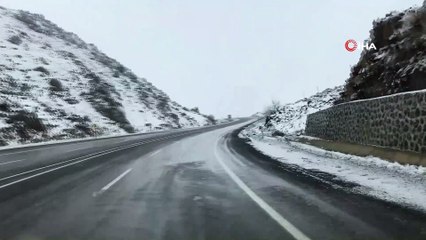 Pamuk Geçidi kar yağışıyla beyaza büründü