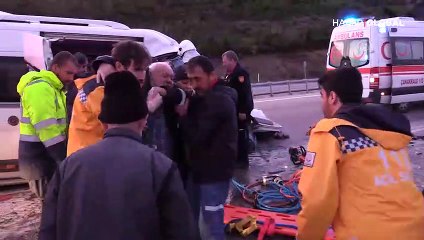 Çanakkale'de işçi minibüsü vince çarptı: 15 yaralı
