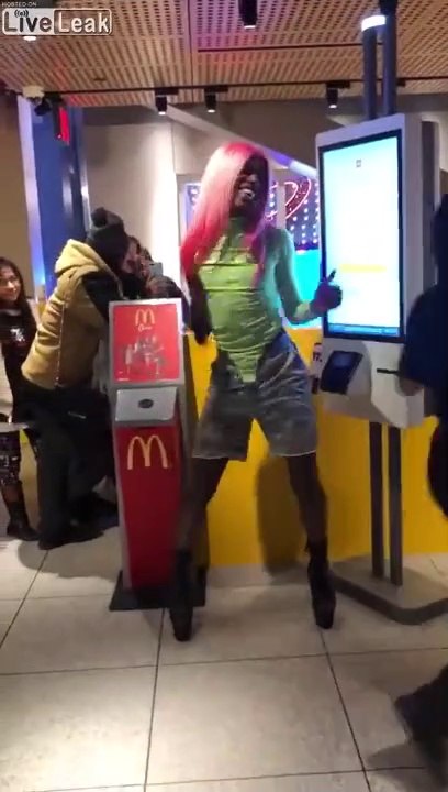 Mcdonalds : il danse comme Beyonce au milieu des clients du fastfood