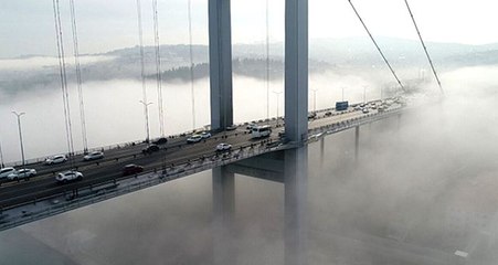 İstanbul'da yoğun sisten dolayı Boğaz, transit gemi geçişlerine kapatıldı