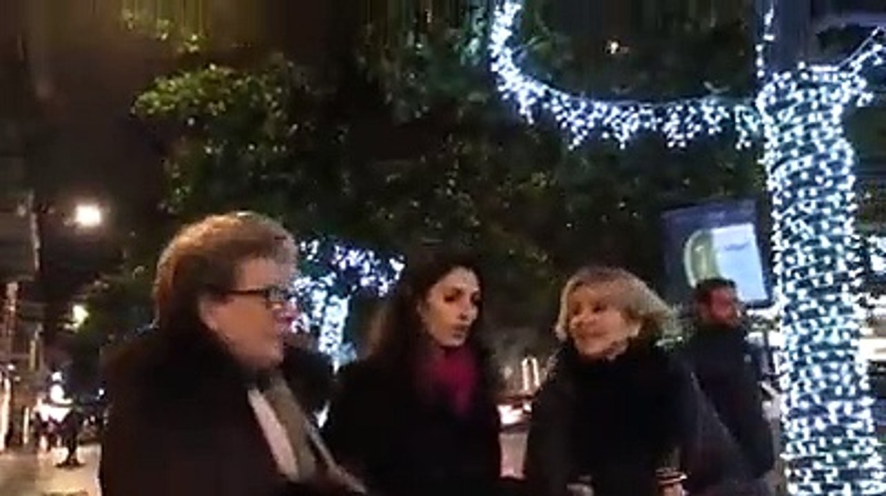 Raggi - Dopo tanti anni di assenza sono tornate le luminarie di Natale in via Ve)