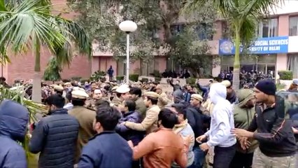 Students protest against police action at  Delhi University, North Campus
