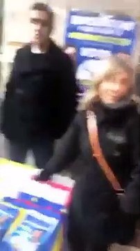 Salvini - Bologna, alcuni anarchici hanno accerchiato il banchetto della Lega (1)