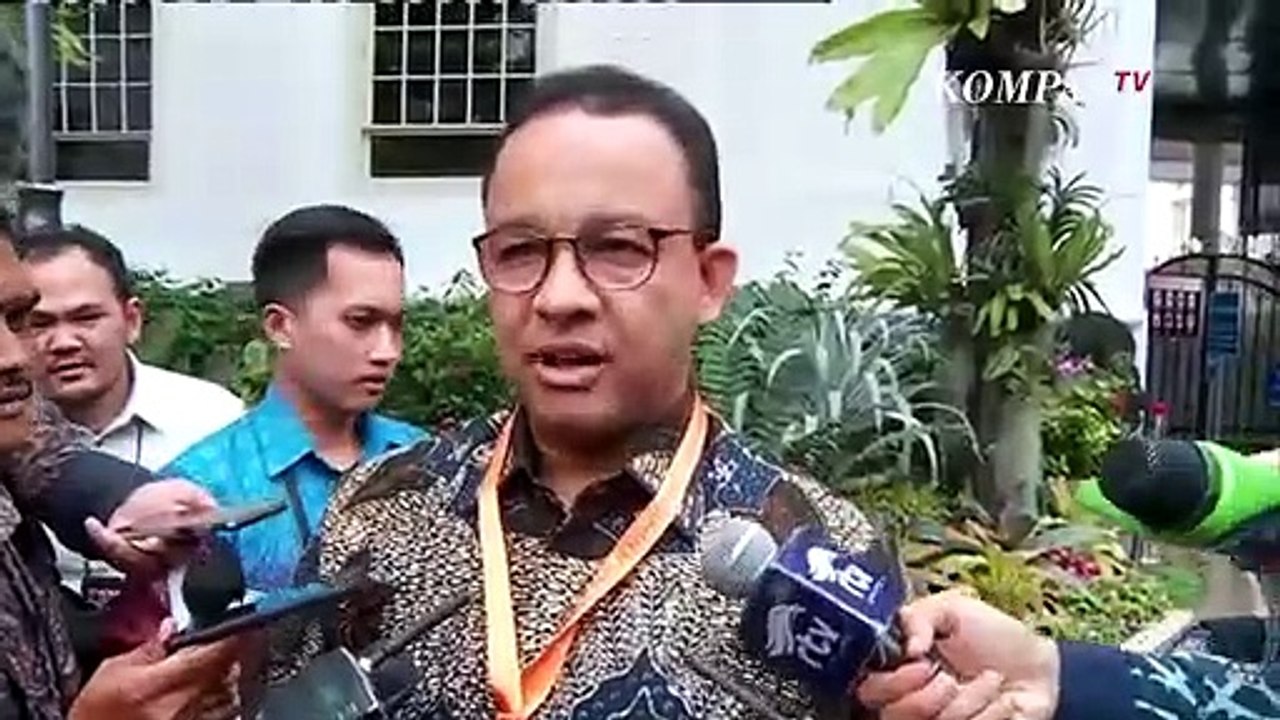 Ditanya Viral Honorer Masuk Got, Anies ke Wartawan: Jangan Belanja Berita di Sosmed