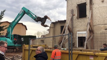Démolition d'un batiment au carrefour rue Hoch/Claude-Bochard