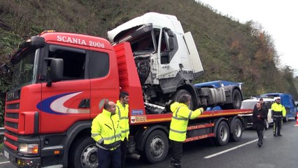Tır kargo yüklü kamyona çarptı: 1 ölü (2) - ORDU