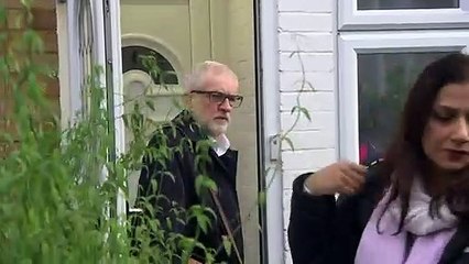 Corbyn leaves his house saying 'good morning' to the press