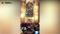 Roma, in chiesa si canta Bella Ciao: si scatena la polemica | Notizie.it