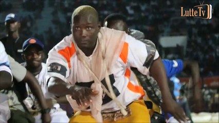 Touss  Wouly et Lirou Diane enflamment le stade de Bakau en Gambie...