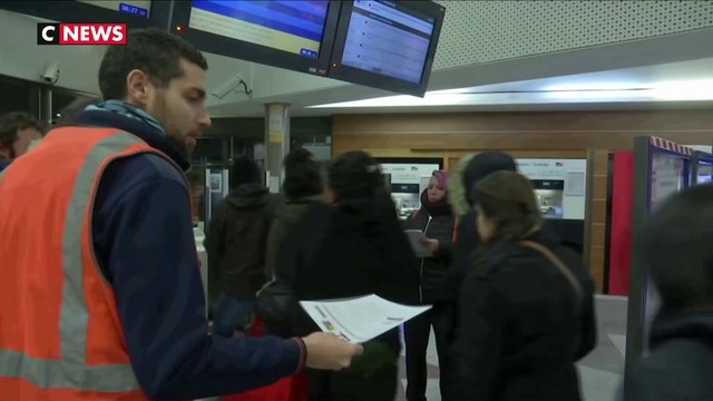 Les grévistes tractent pour gagner la bataille de l'opinion