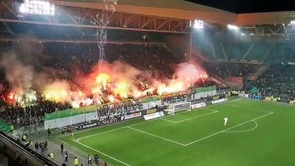 Feu d'artifice en tribune pendant Saint-Etienne - PSG