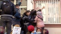 HDP'li vekillerin binaya geldiğini gören acılı anneler, sinir krizi geçirdi