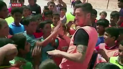 Download Video: Çin, Uygur Türklerine destek veren Özil'in maçını yayından kaldırdı