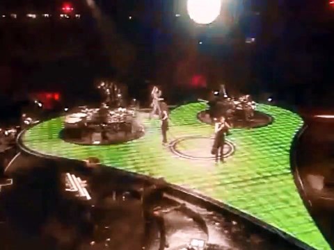 Céline Dion — Stayin' Alive / You Should Be Dancing (Live) | (B. Gibb, R. Gibb, M. Gibb) | (From Céline Dion : au Cœur du Stade )