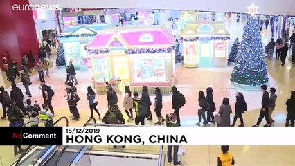 Hongkong: Demonstranten stürmen Einkaufszentren