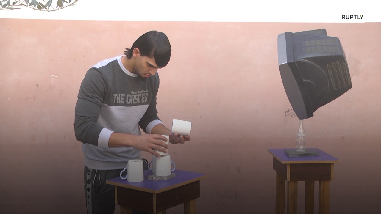 'Balance master' in Gaza makes objects defy gravity